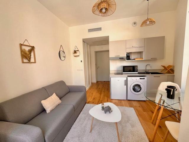 Studio Moderne, Centre Apartment