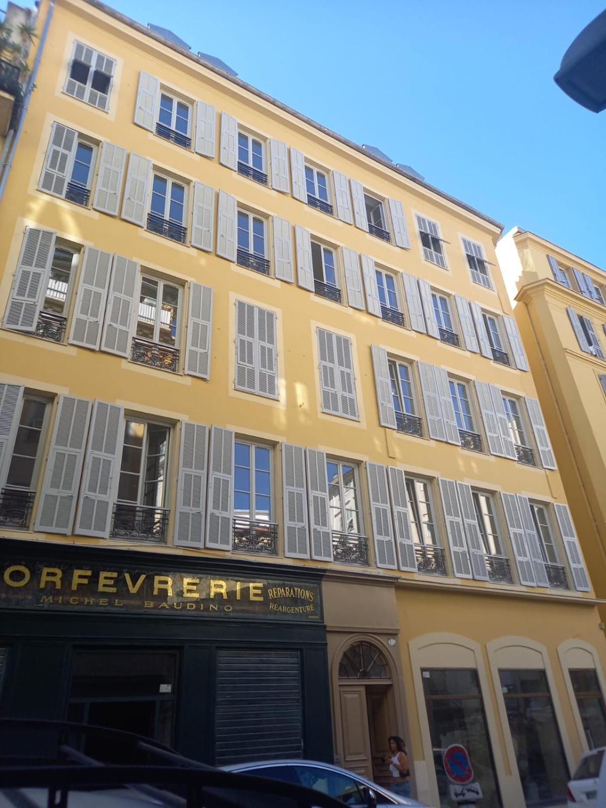 Studio Moderne, Centre *